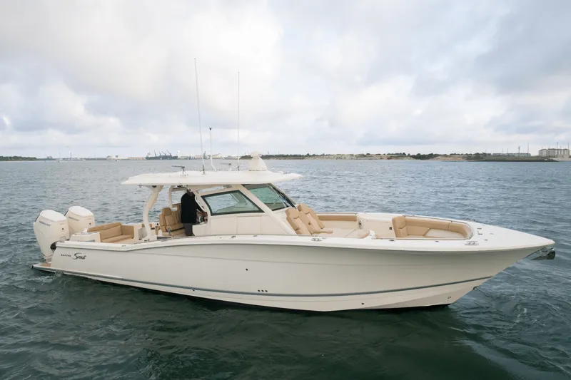 Slide: The Image of Scout 400 LXF 2023 - 7