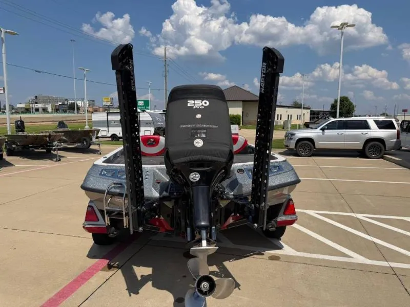 Slide: The Image of Ranger Z520L 2018 - 4