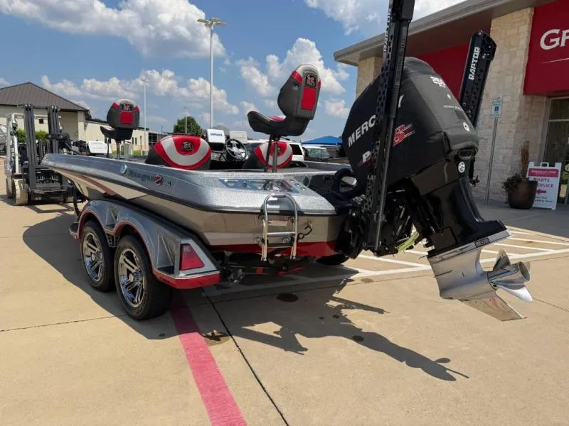 Slide: The Image of Ranger Z520L 2018 - 3