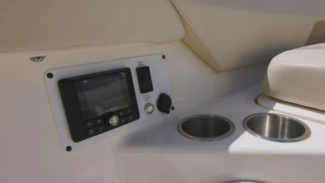 Slide: The Image of Boston Whaler 420 Outrage 2026 - 7