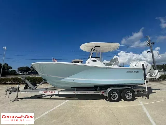 Slide: The Image of Regulator Marine 25 CENTER CONSOLE 2026 - 5