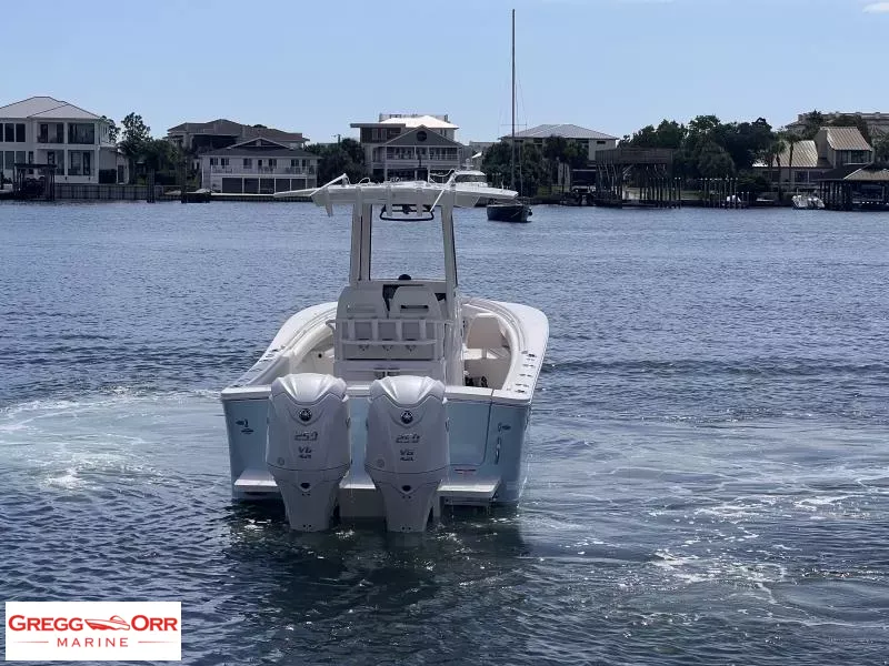 Slide: The Image of Regulator Marine 25 CENTER CONSOLE 2026 - 3