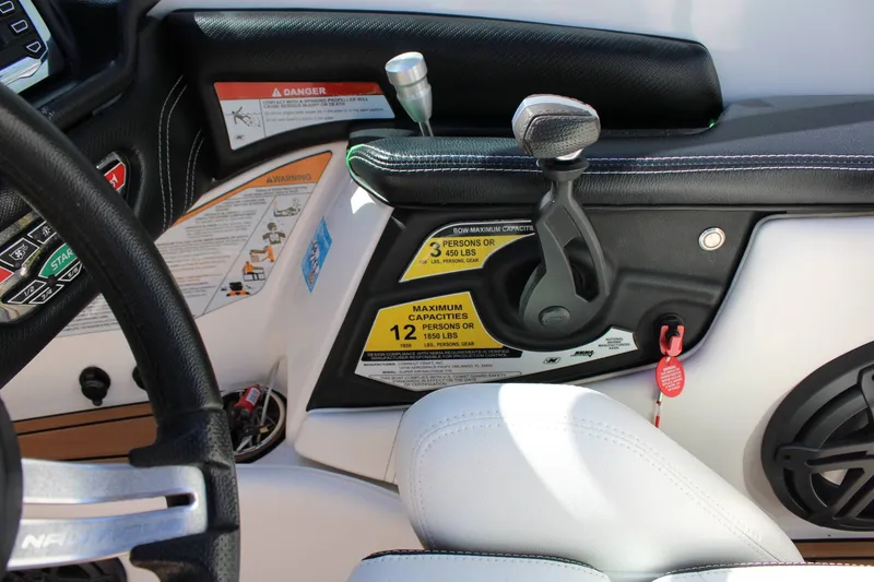 Slide: The Image of Nautique 210 2016 - 10