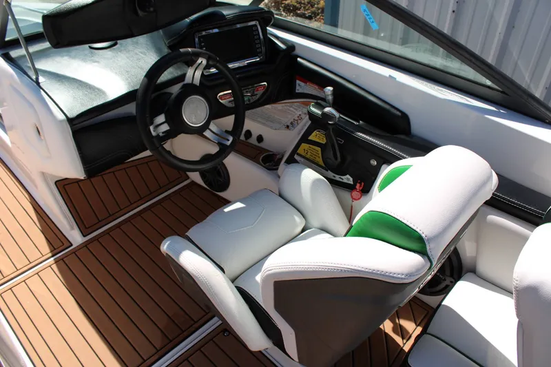 Slide: The Image of Nautique 210 2016 - 9