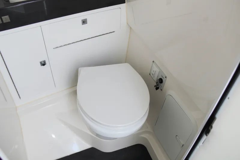 Slide: The Image of Aviara AV36 Outboard 2023 - 15