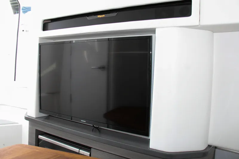 Slide: The Image of Aviara AV36 Outboard 2023 - 17