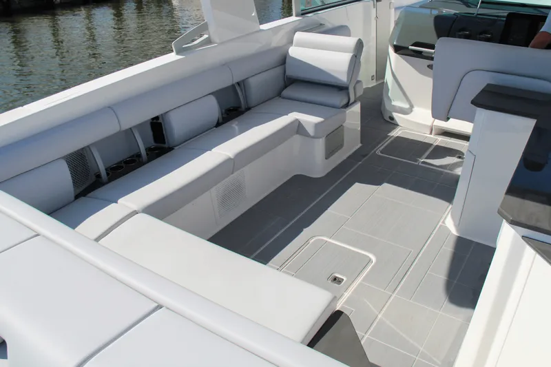 Slide: The Image of Aviara AV36 Outboard 2023 - 18