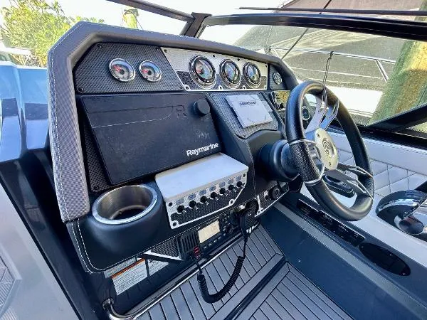 Slide: The Image of Cruisers 338 Outboard 2021 - 23
