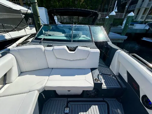 Slide: The Image of Cruisers 338 Outboard 2021 - 15