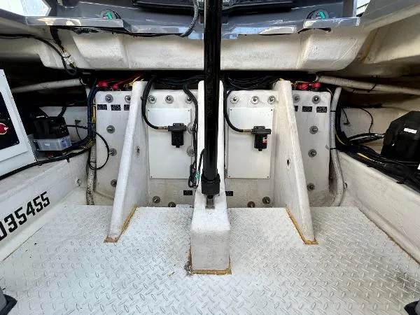 Slide: The Image of Cruisers 338 Outboard 2021 - 46