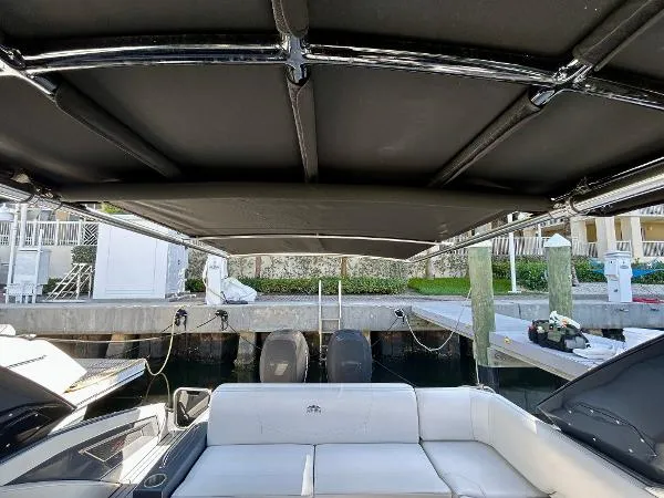 Slide: The Image of Cruisers 338 Outboard 2021 - 40