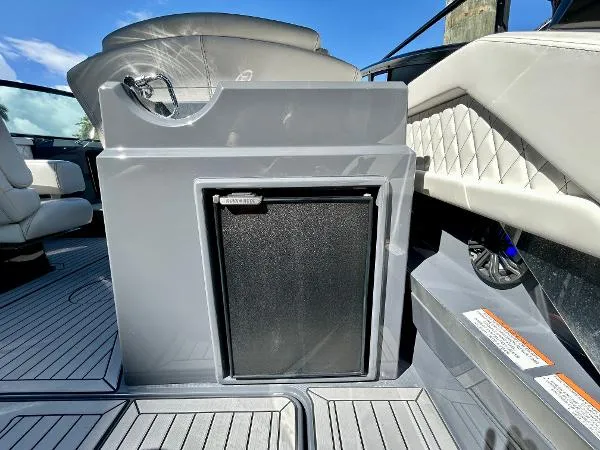 Slide: The Image of Cruisers 338 Outboard 2021 - 36
