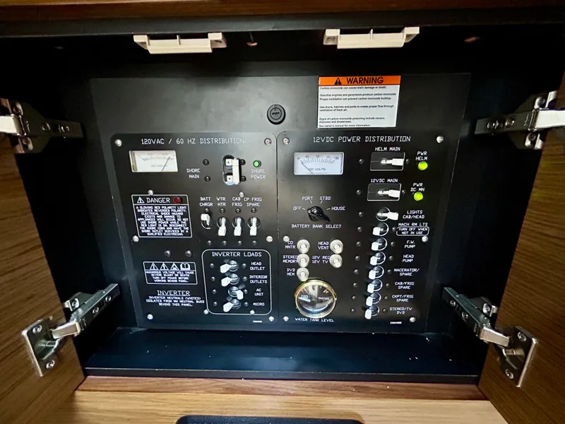 Slide: The Image of Cruisers 338 Outboard 2021 - 56
