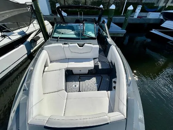 Slide: The Image of Cruisers 338 Outboard 2021 - 14
