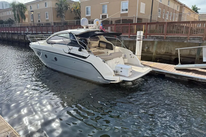Slide: The Image of Azimut Atlantis 34 2014 - 1