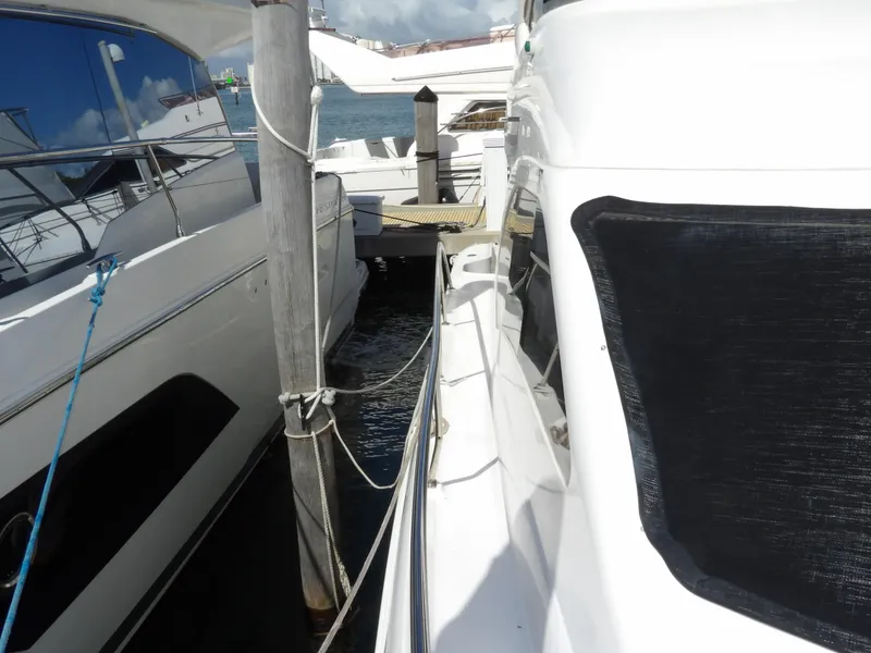 Slide: The Image of Sea Ray 44 Sedan Bridge 2008 - 83