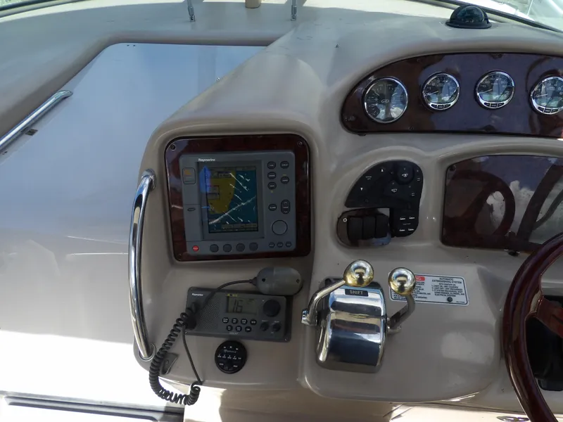 Slide: The Image of Sea Ray Sundancer 320 2004 - 19