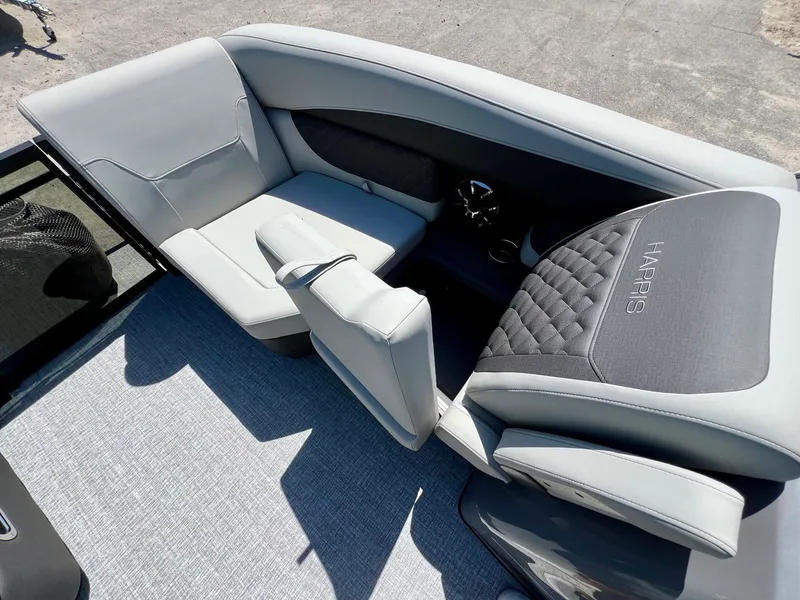 Slide: The Image of Harris Sunliner 210 2026 - 11