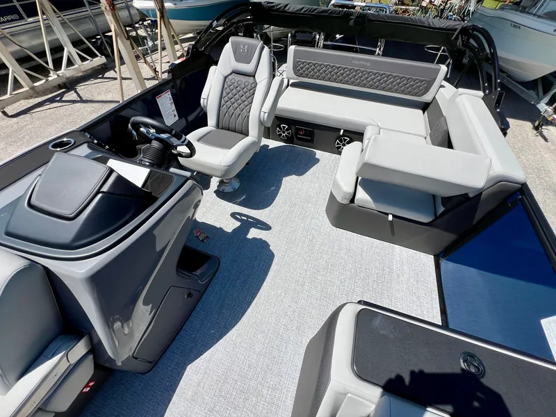 Slide: The Image of Harris Sunliner 210 2026 - 12