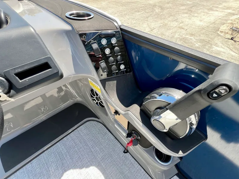 Slide: The Image of Harris Sunliner 210 2026 - 18