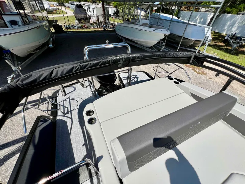 Slide: The Image of Harris Sunliner 210 2026 - 19