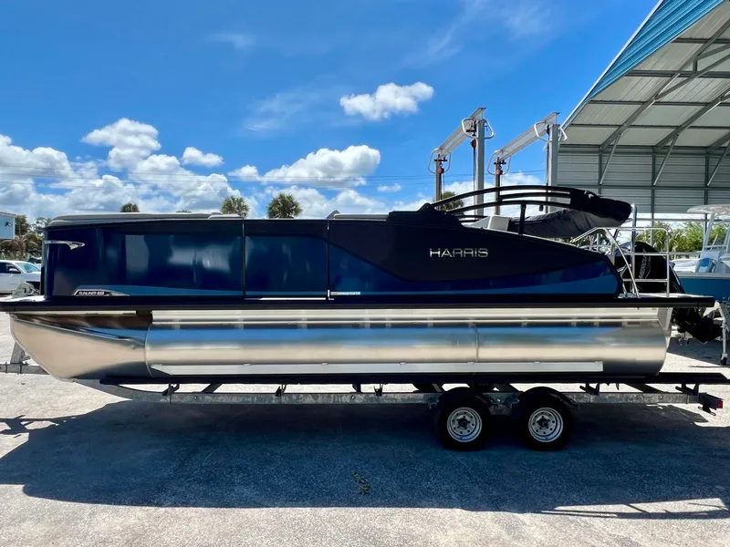 Slide: The Image of Harris Sunliner 210 2026 - 5