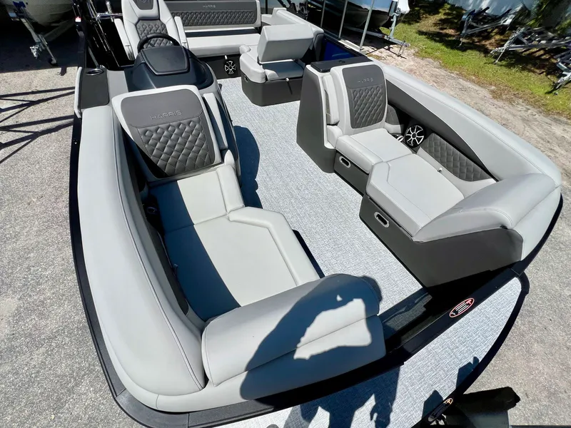 Slide: The Image of Harris Sunliner 210 2026 - 9