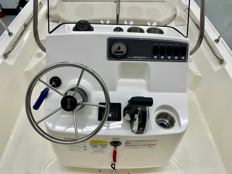 Slide: The Image of Boston whaler 17MTK 2026 - 5