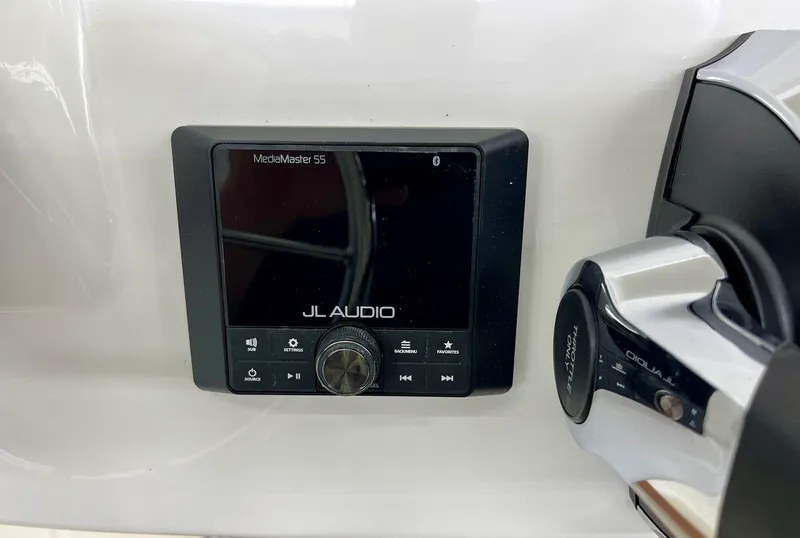 Slide: The Image of Boston whaler 17MTK 2026 - 7