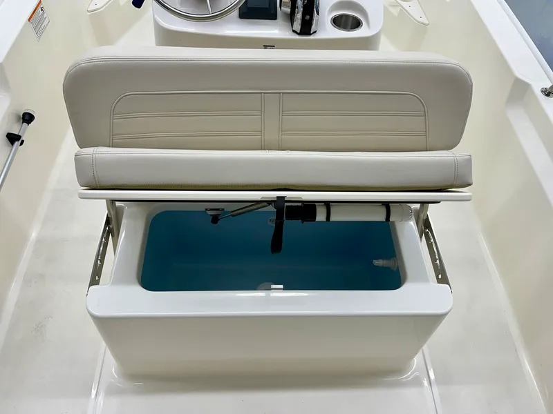 Slide: The Image of Boston whaler 17MTK 2026 - 8