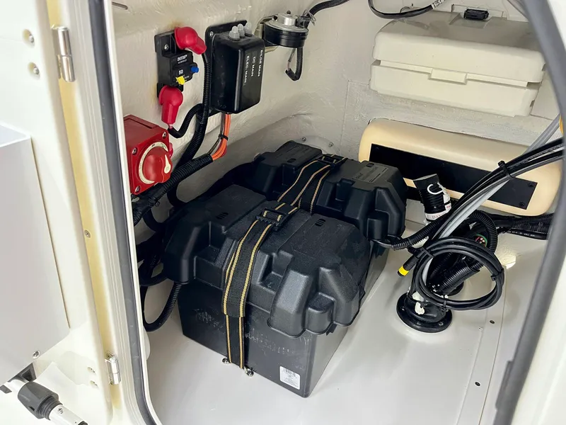 Slide: The Image of Boston whaler 17MTK 2026 - 9