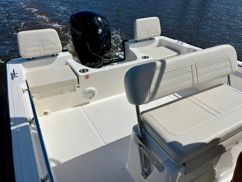 Slide: The Image of Boston whaler 19 MTK 2026 - 10