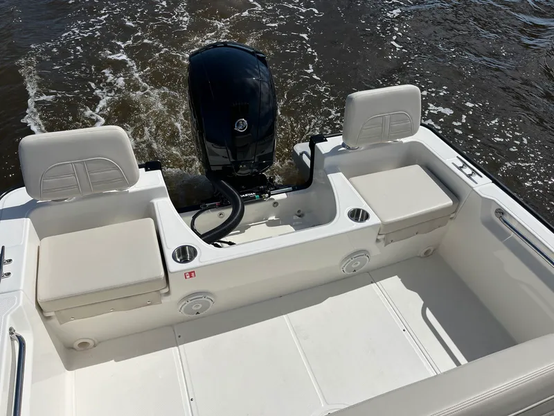 Slide: The Image of Boston whaler 19 MTK 2026 - 11