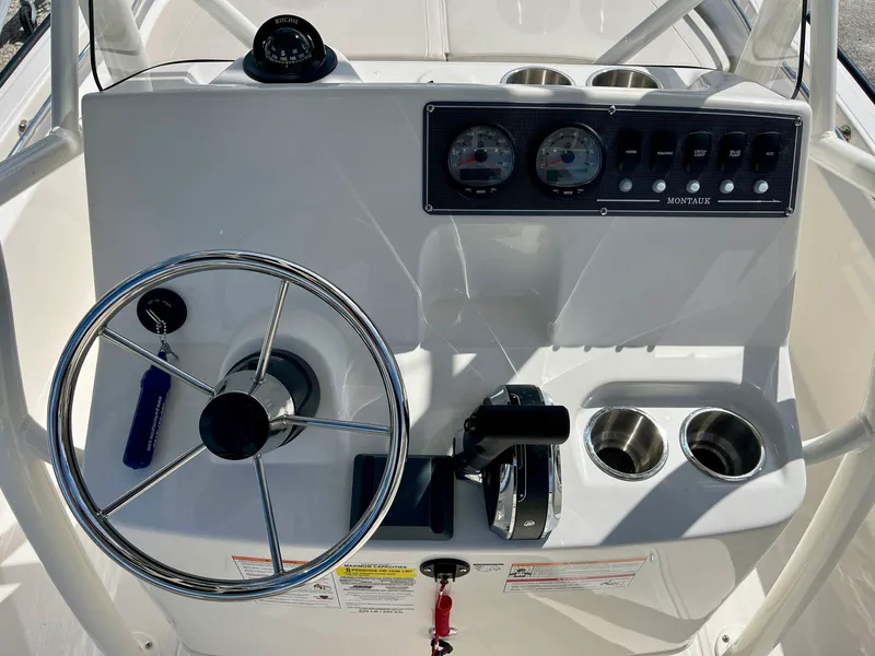 Slide: The Image of Boston whaler 19 MTK 2026 - 12