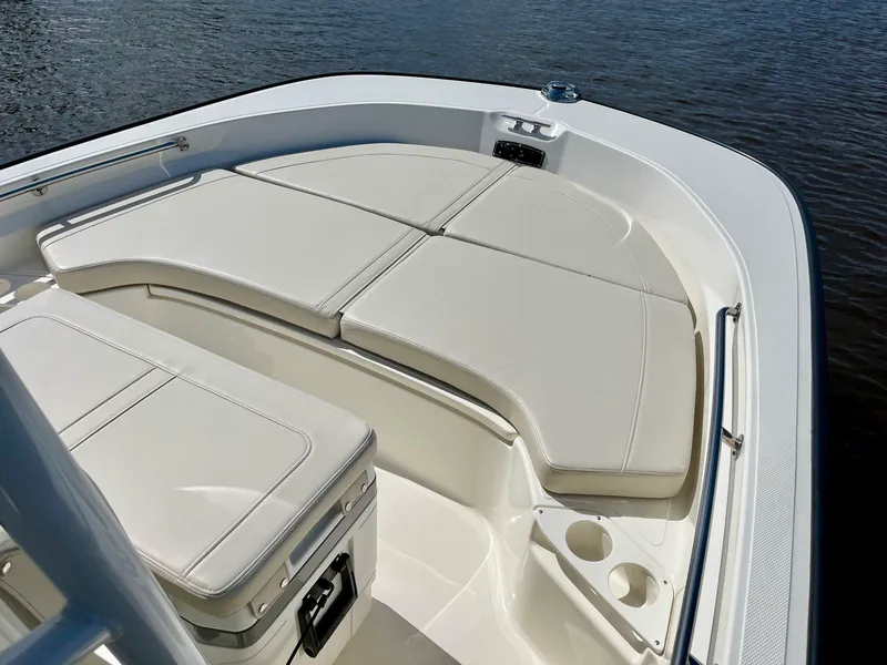 Slide: The Image of Boston whaler 19 MTK 2026 - 13