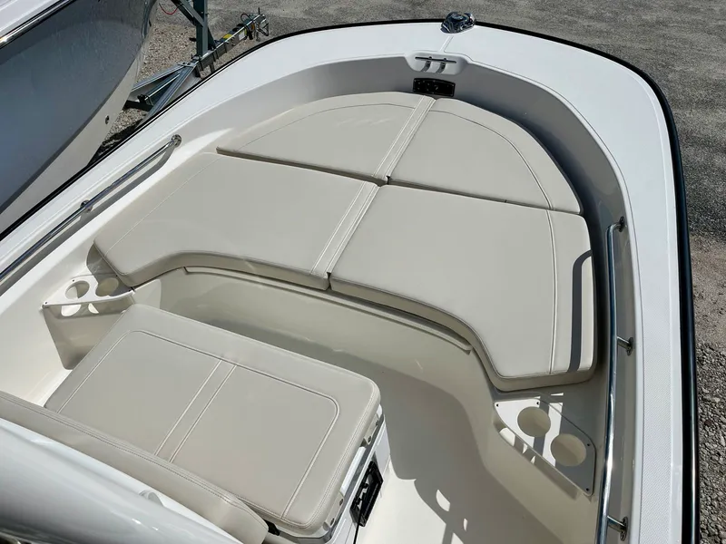 Slide: The Image of Boston whaler 19 MTK 2026 - 14