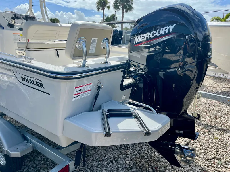 Slide: The Image of Boston whaler 19 MTK 2026 - 7