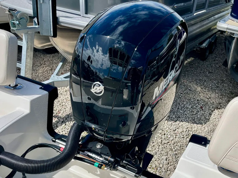 Slide: The Image of Boston whaler 19 MTK 2026 - 8