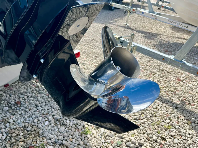 Slide: The Image of Boston whaler 19 MTK 2026 - 9