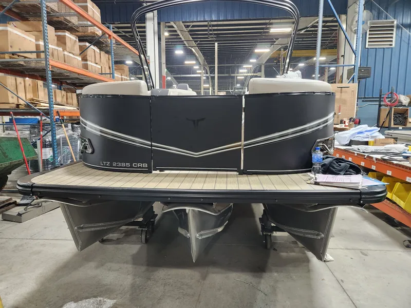 The Image of Avalon LSZ - 23 FT Cruise Rear Bench Triple-toon "Shades of Drift" 2026 - 0