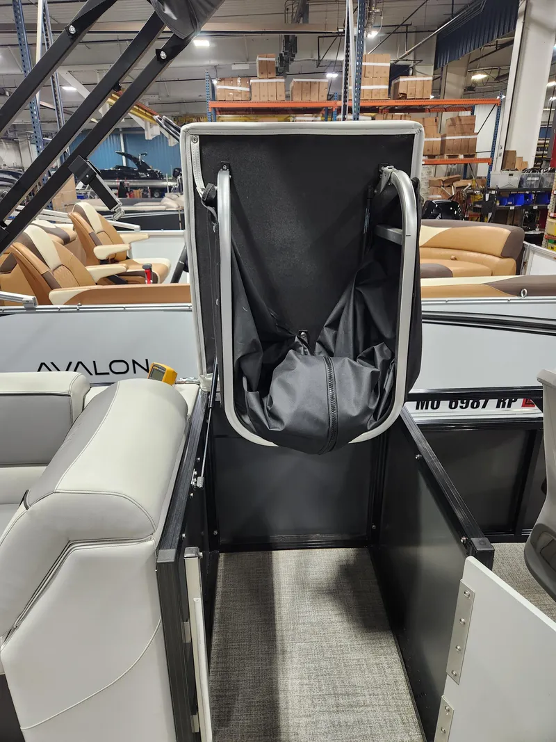 Slide: The Image of Avalon Venture 85 - 25 FT Center Console Fish Triple "The Anglers Wake" 2026 - 12