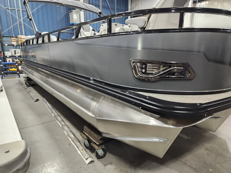 Slide: The Image of Avalon Venture 85 - 25 FT Center Console Fish Triple "The Anglers Wake" 2026 - 1
