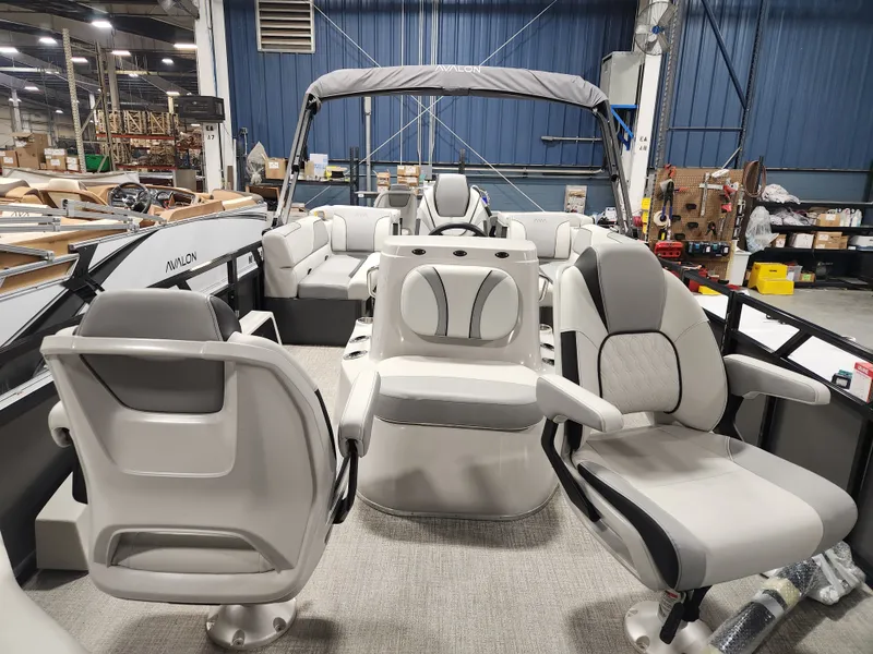Slide: The Image of Avalon Venture 85 - 25 FT Center Console Fish Triple "The Anglers Wake" 2026 - 4