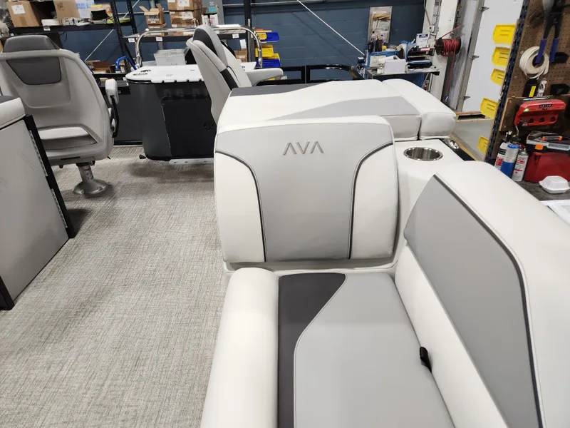 Slide: The Image of Avalon Venture 85 - 25 FT Center Console Fish Triple "The Anglers Wake" 2026 - 6