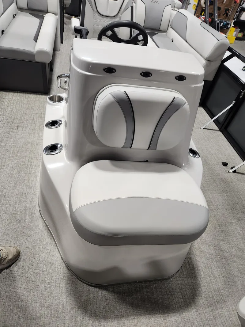 Slide: The Image of Avalon Venture 85 - 25 FT Center Console Fish Triple "The Anglers Wake" 2026 - 8