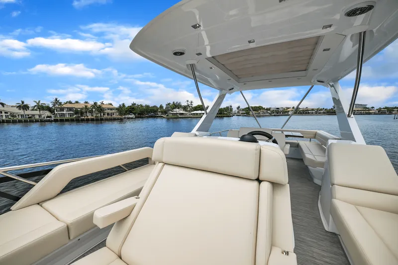 Slide: The Image of Cruisers Yachts 60 Fly 2024 - 20