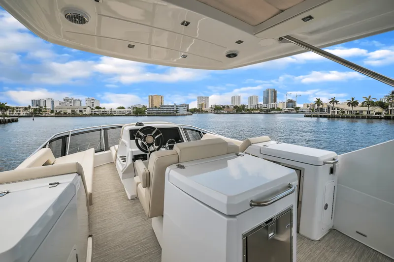 Slide: The Image of Cruisers Yachts 60 Fly 2024 - 22