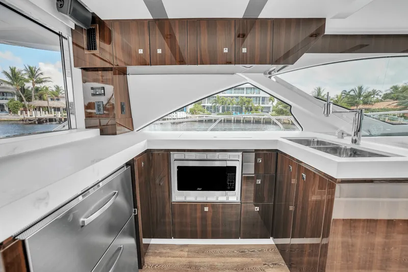 Slide: The Image of Cruisers Yachts 60 Fly 2024 - 27