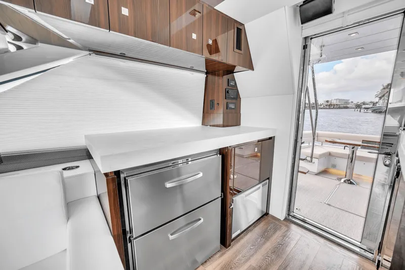 Slide: The Image of Cruisers Yachts 60 Fly 2024 - 28