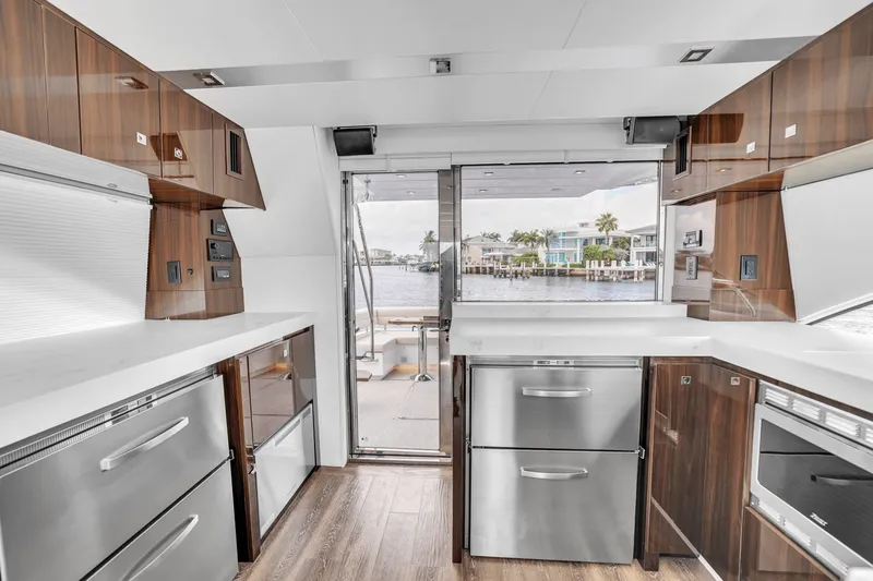 Slide: The Image of Cruisers Yachts 60 Fly 2024 - 29